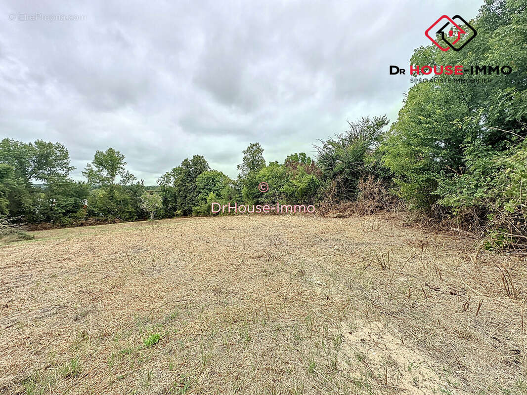 Terrain à RAZAC-SUR-L&#039;ISLE