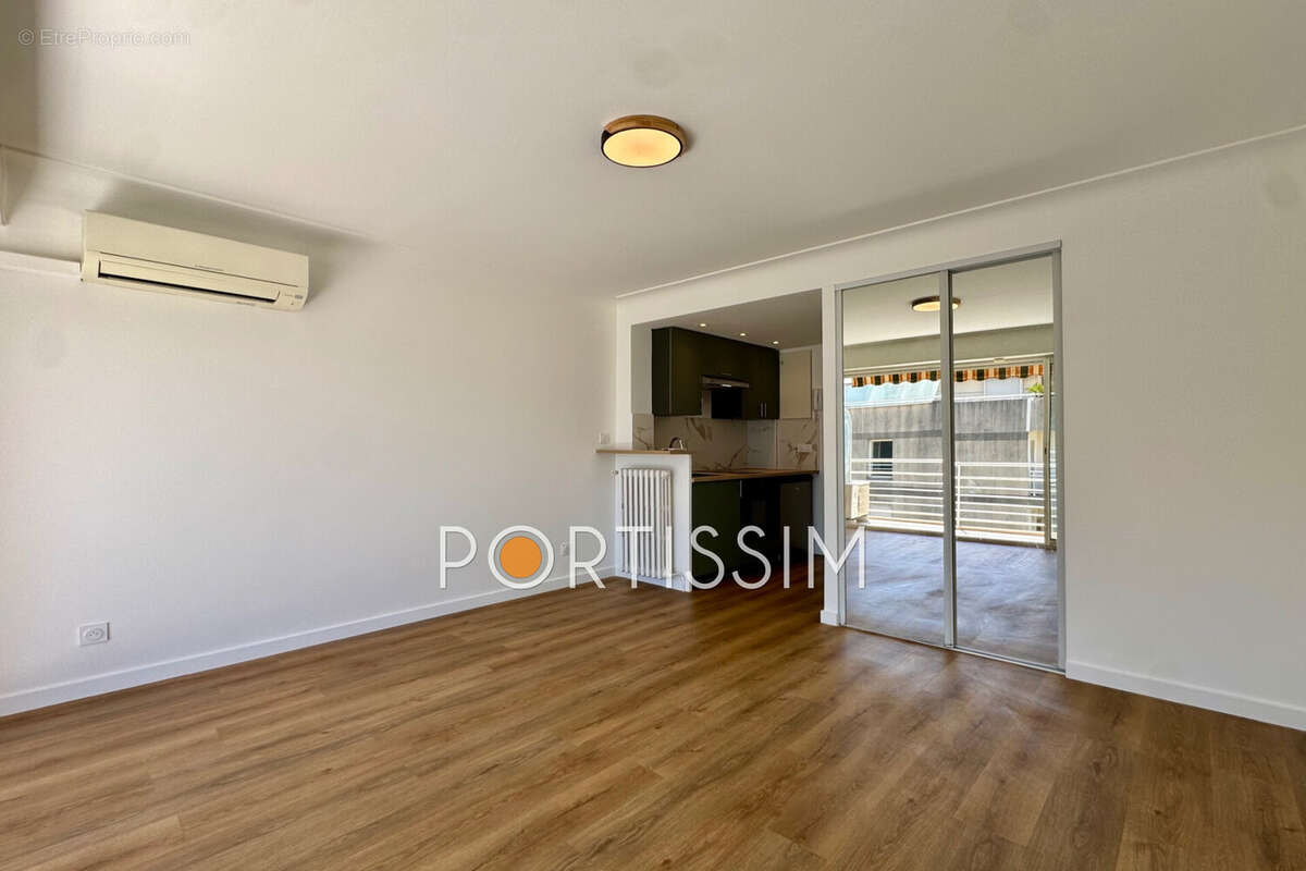 Appartement à SAINT-LAURENT-DU-VAR