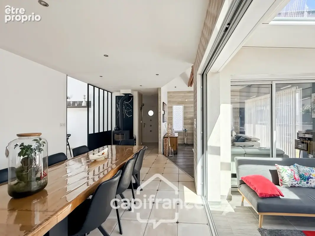 Maison contemporaine de plain-pied de 160 m² – 4 chambres – Véranda de 27 m² avec spa – Double garage – Carport – Noyal-Pontivy - photo 11