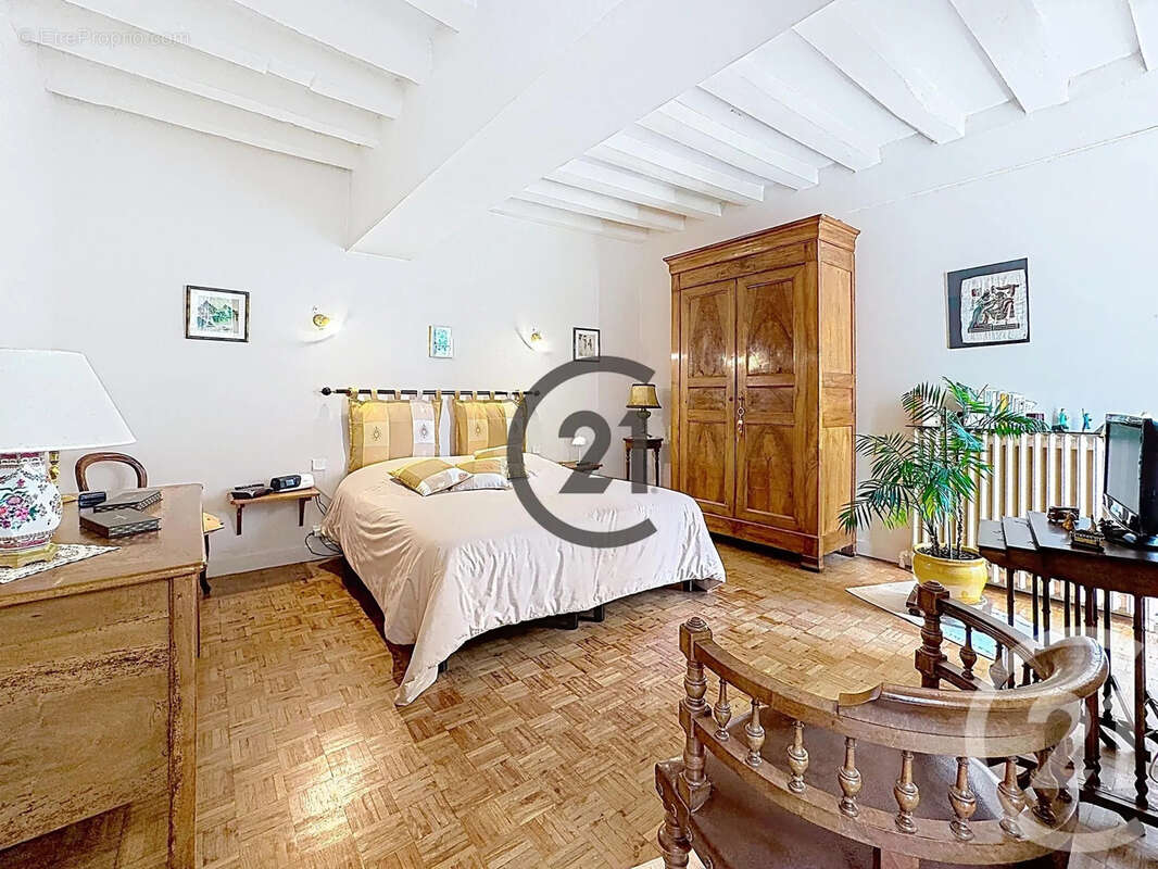 Maison 146 m² à Saint-Loup-De-Naud  - photo 9