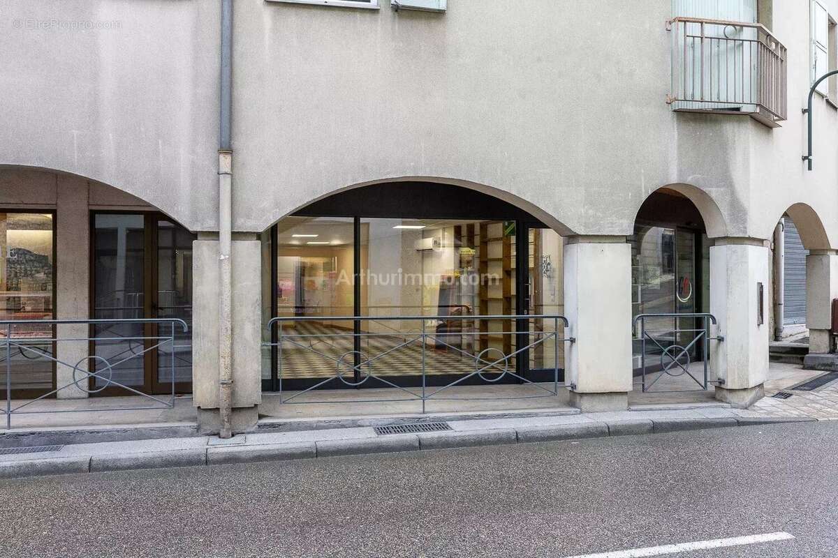 Commerce à MORESTEL