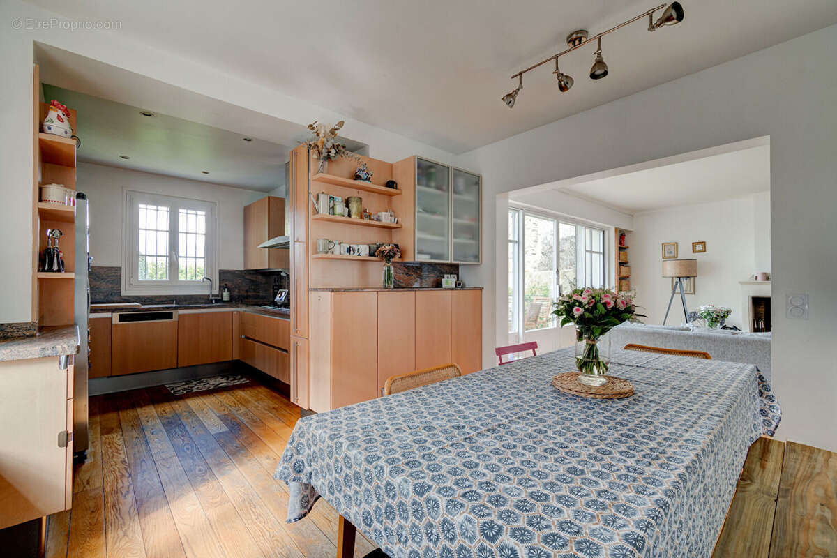 Maison à MAREIL-MARLY