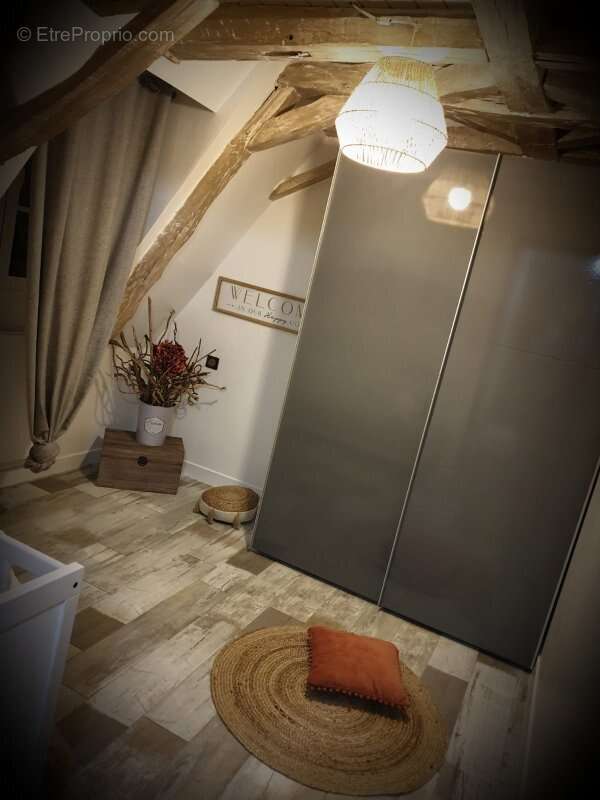 Maison à SAINT-PIERRE-DE-CHIGNAC