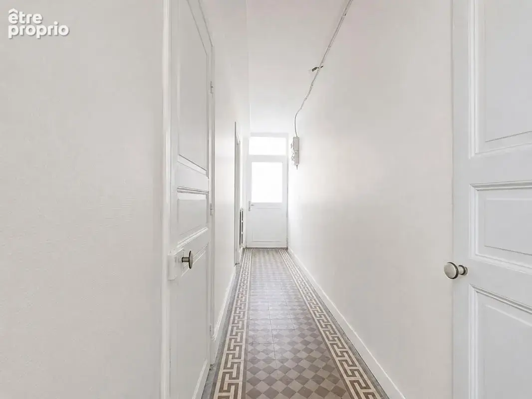 Maison de bourg du XIXe siècle,183 m², avec terrain et dépendances - VERNOIL LE FOURRIER (49390) - photo 6
