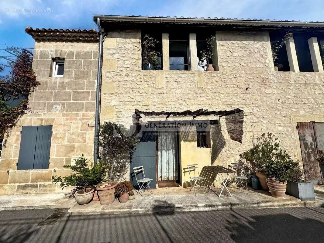 Maison à FONTVIEILLE