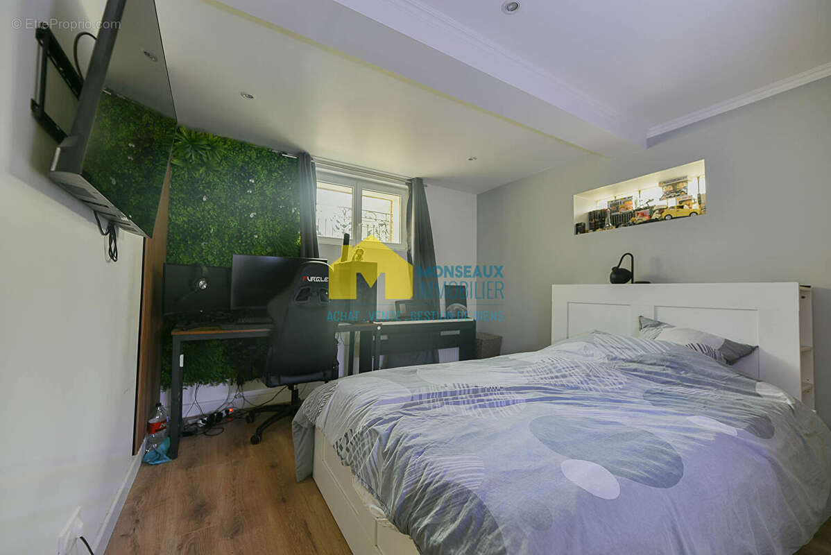 Maison à SAINTE-GENEVIEVE-DES-BOIS