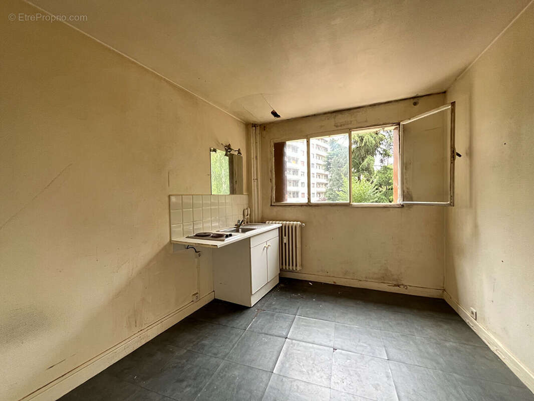 Chambre de service - 9.34 m2 / SAINT CLOUD VAL D'OR - photo 15
