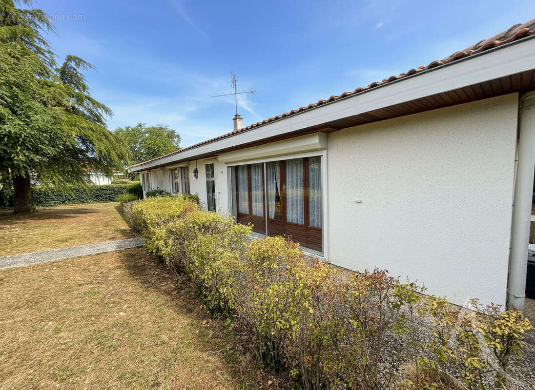 Maison de 122 m2 à BRASSIOUX commune de Deols  5 pièce(s) - photo 5