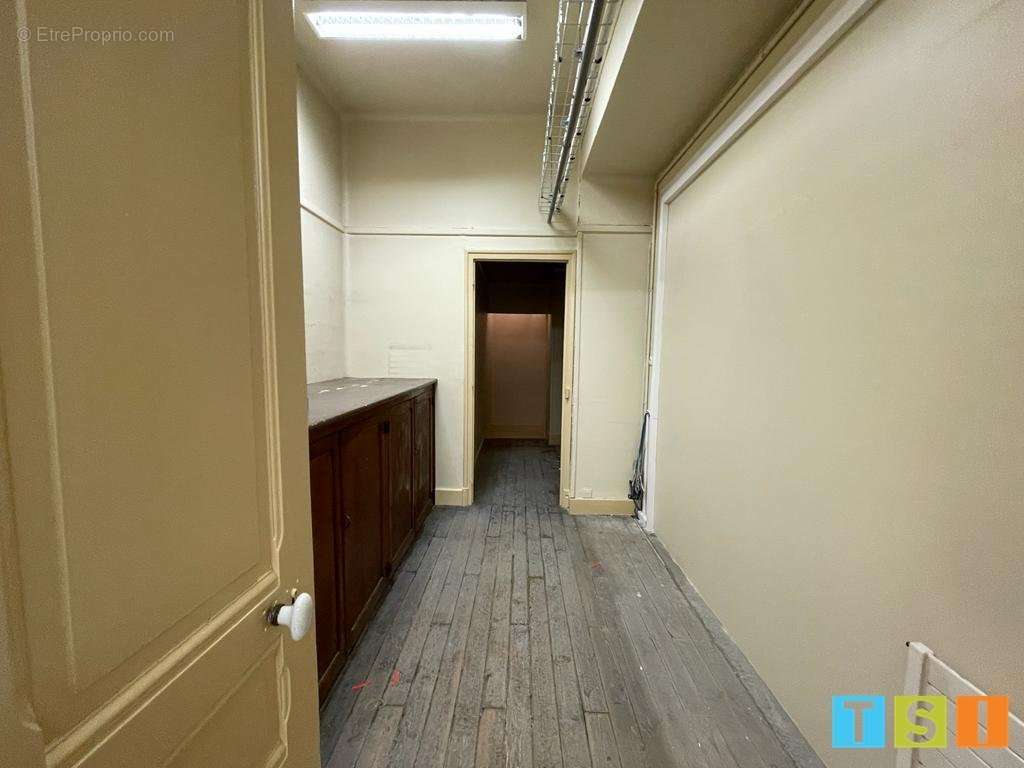 Commerce à MONTREJEAU