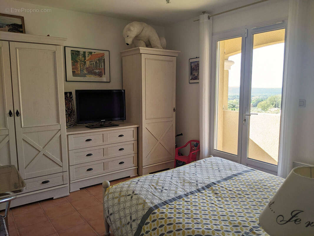 AUPS, superbe villa sur 2510 m 2 de terrain au calme. - photo 14