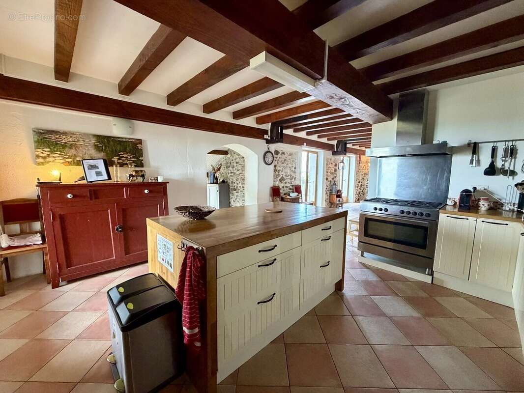 Grand ensemble, entièrement isolé avec 1,4 hectare à vendre près de Remilly - photo 11