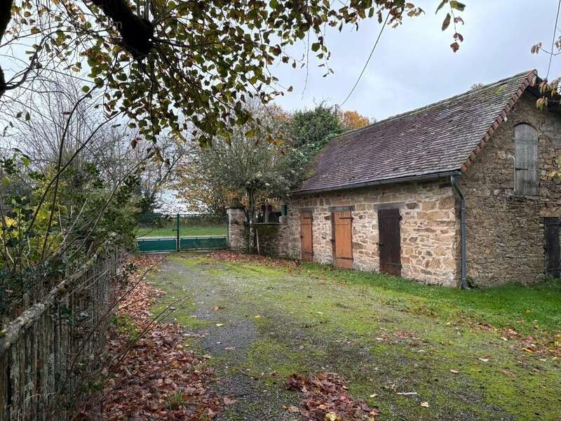 Maison ancienne avec grange et dépendances – Laroche-l’Abeille (87) - photo 29