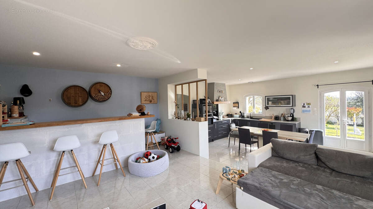 Maison à BARBEZIEUX-SAINT-HILAIRE