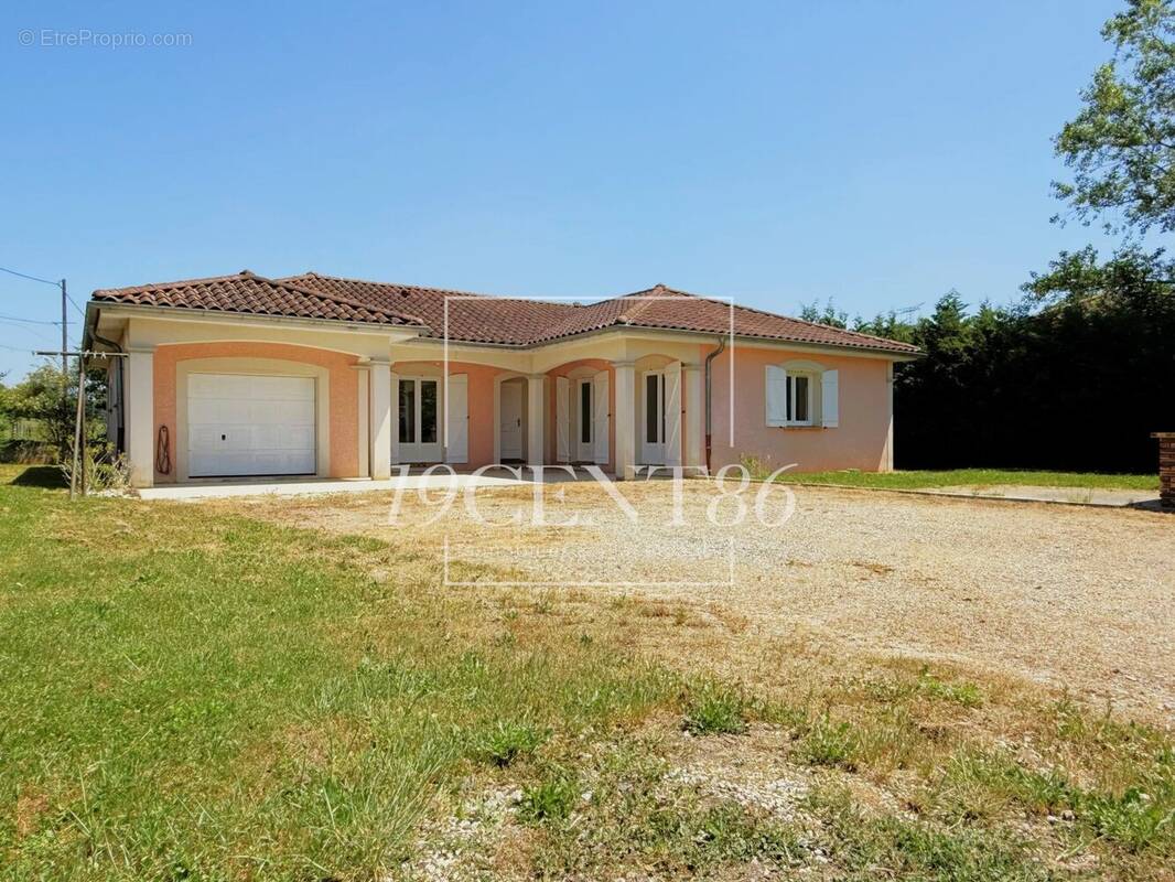 Maison à MONSTEROUX-MILIEU