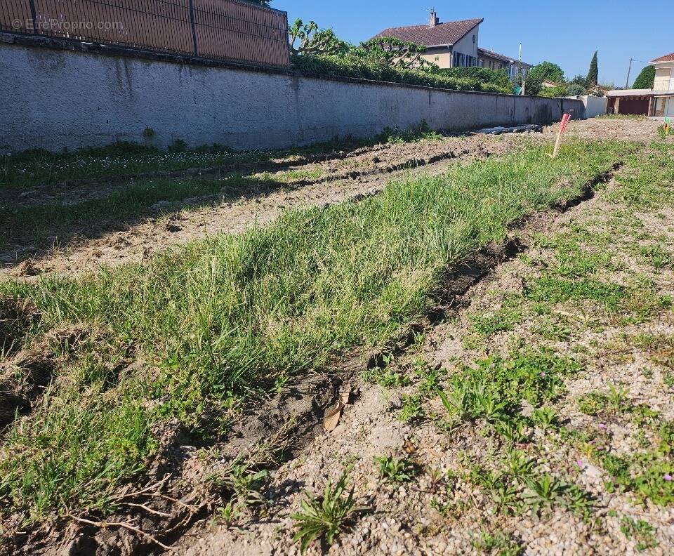 Terrain à SEREZIN-DU-RHONE