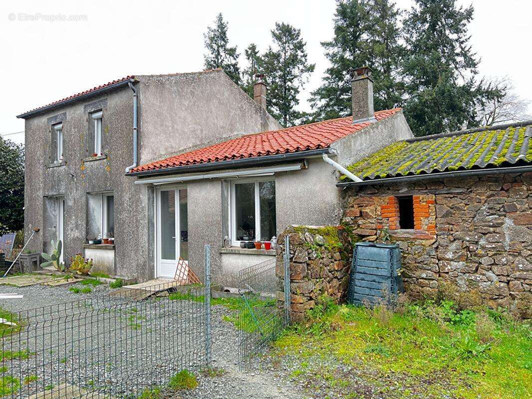 Maison à MONTOURNAIS