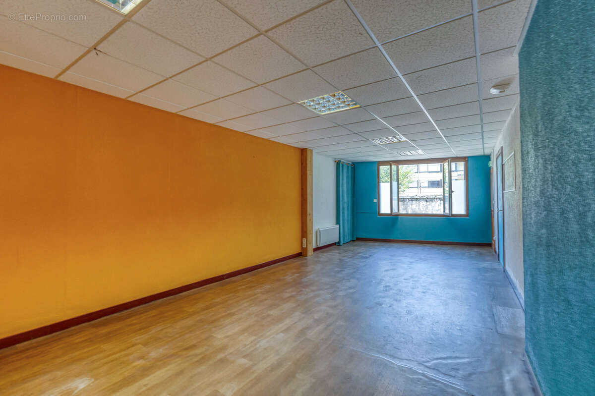 Commerce à LA ROCHETTE