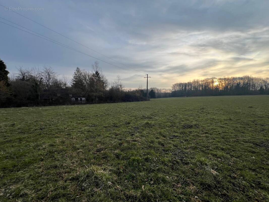 Terrain à COURTONNE-LA-MEURDRAC