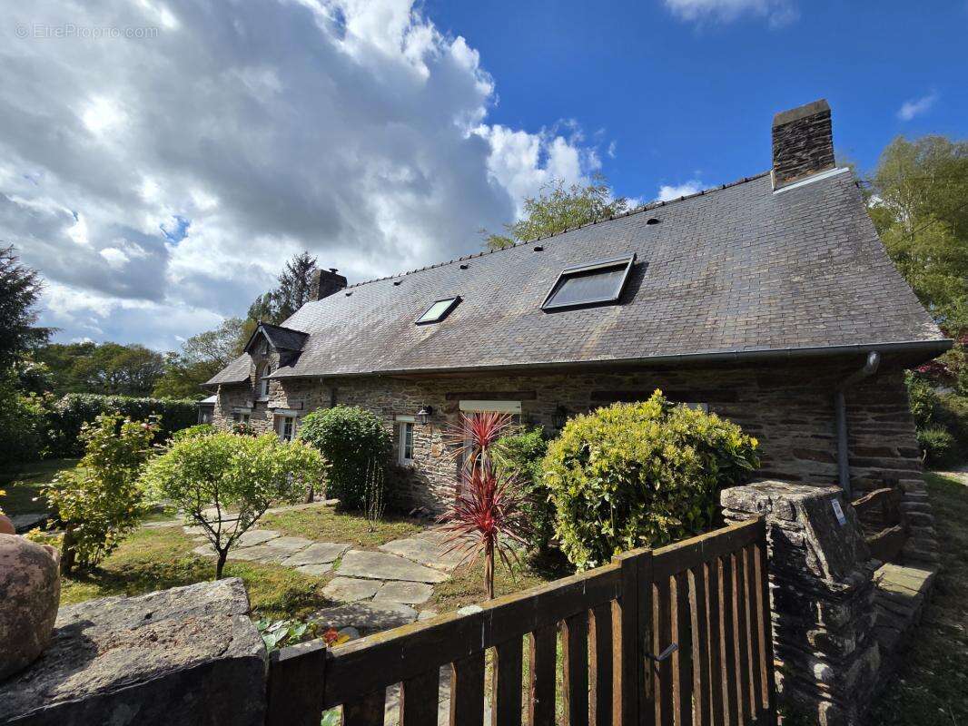 Maison à MUR-DE-BRETAGNE