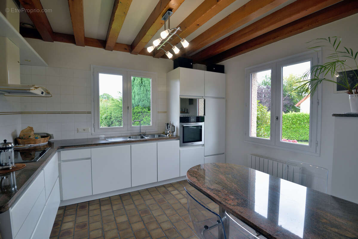 Maison à FEUQUIERES-EN-VIMEU