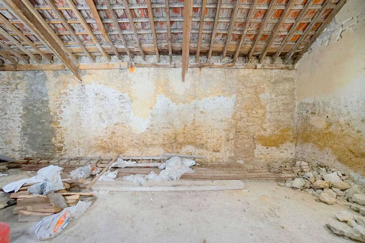 Immeuble à réhabilité à Limay 200 m2 de potentiel - photo 3