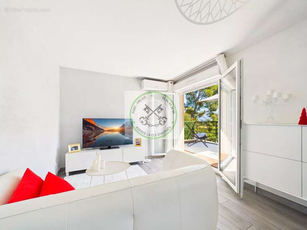 Appartement à ROQUEBRUNE-SUR-ARGENS