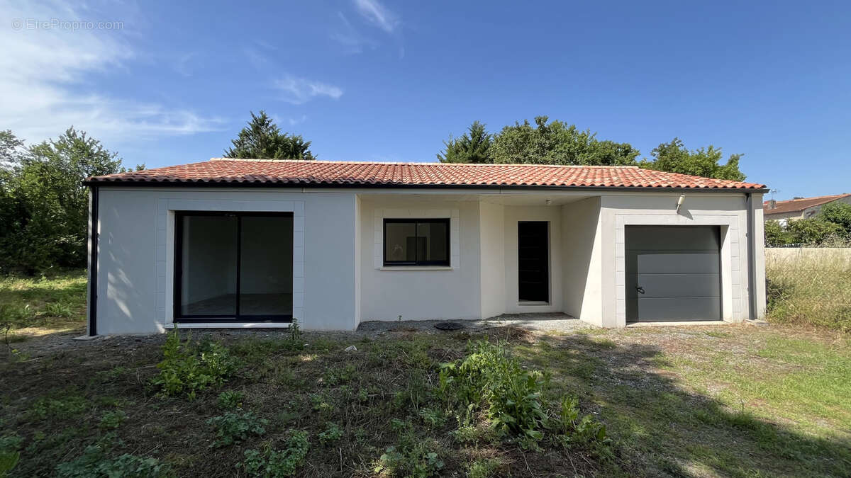 Maison à MAUZE-SUR-LE-MIGNON
