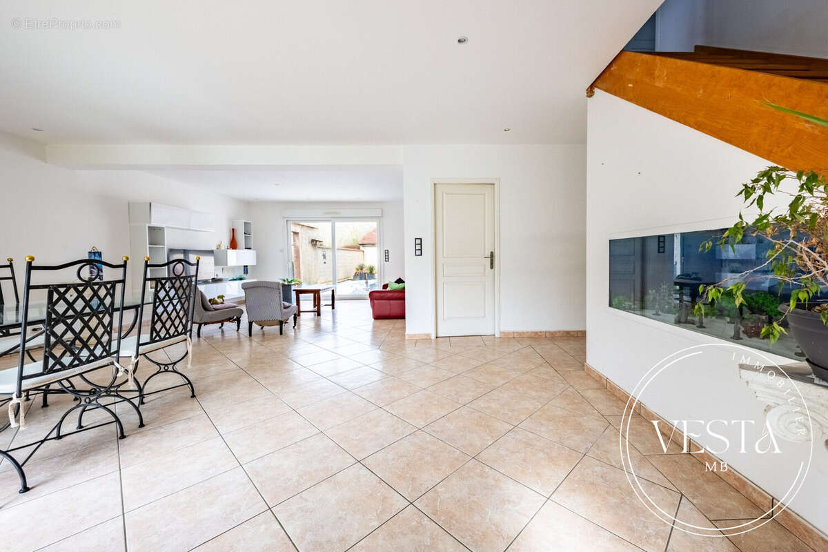 Maison à MIREBEAU-SUR-BEZE