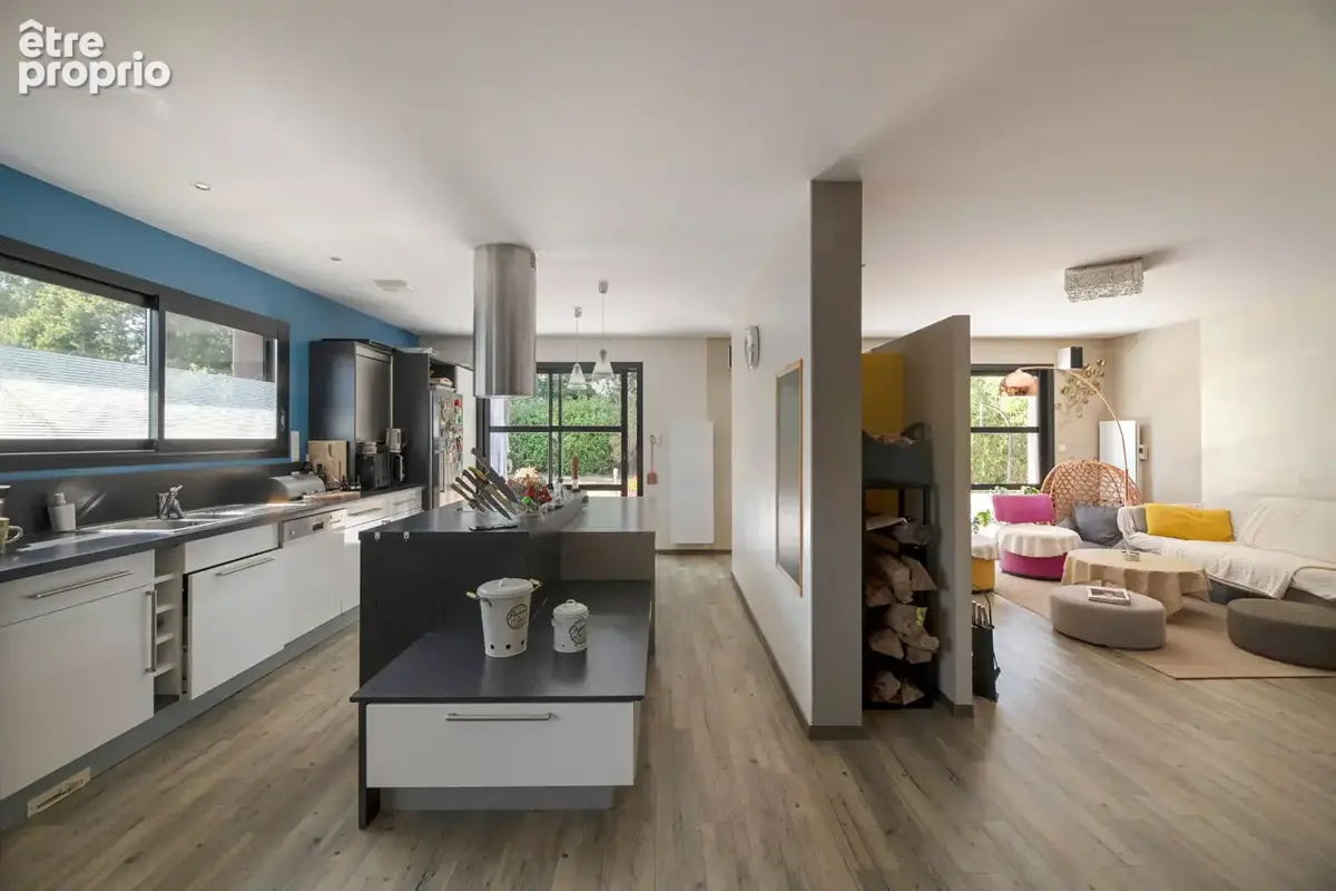 A VENDRE - AGENCE GIBOIRE BRUZ - Maison contemporaine d'environ 174m² - GUICHEN dans un quartier prisé - photo 3