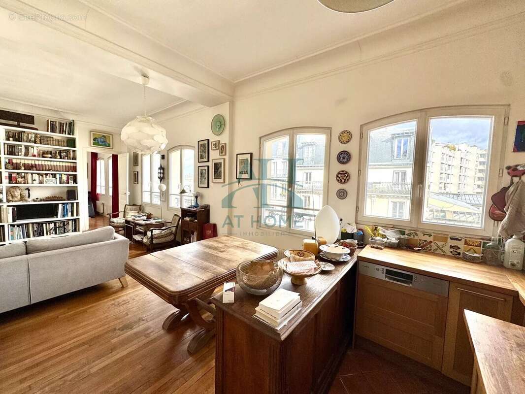 Appartement à PARIS-10E