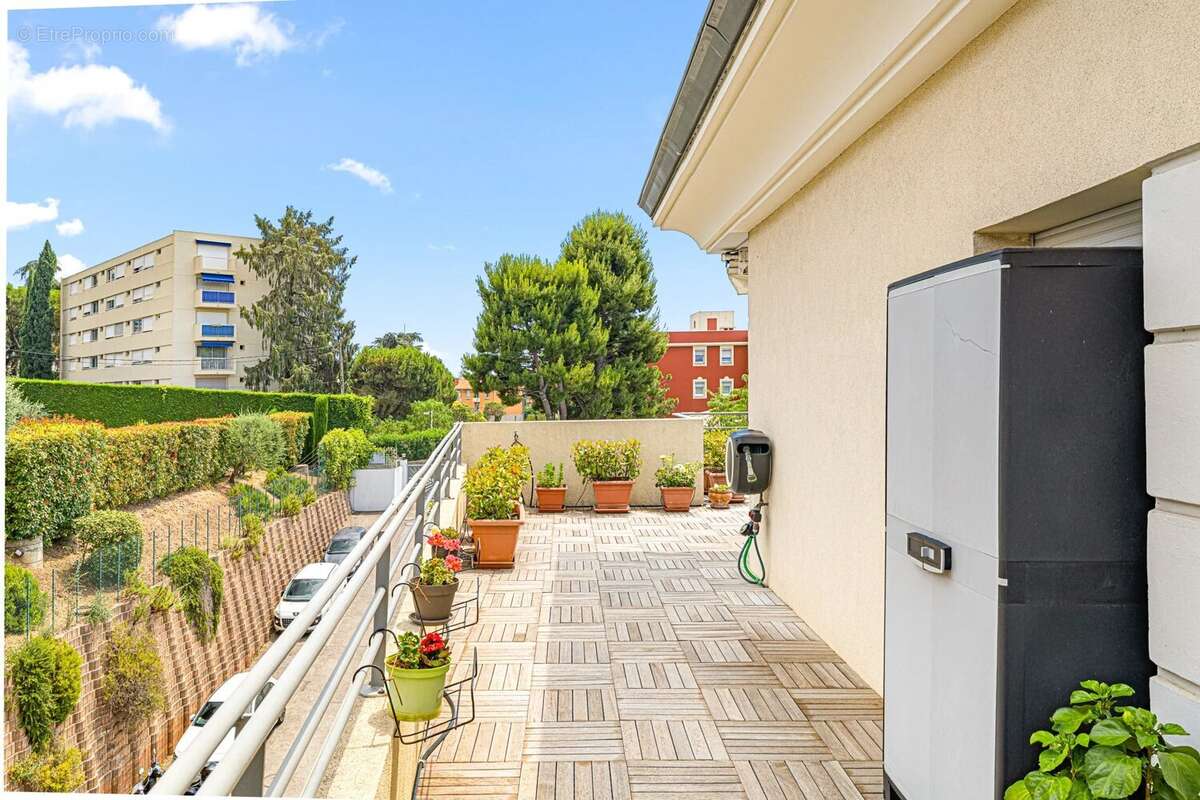 Exclusivité – Nice Ouest – Corniche Fleurie – Duplex esprit « Villa sur le toit » – 100 m² – Terrasses spectaculaires (91 m²) &  - photo 8