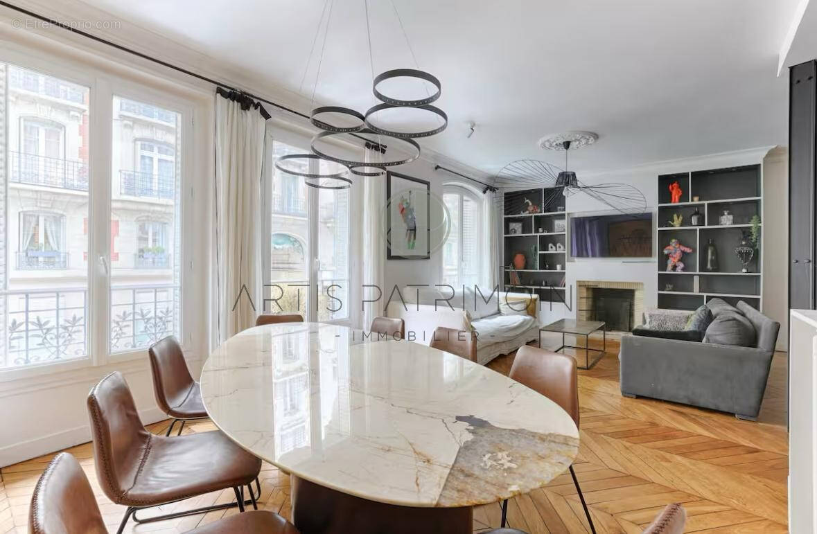 Appartement à PARIS-17E