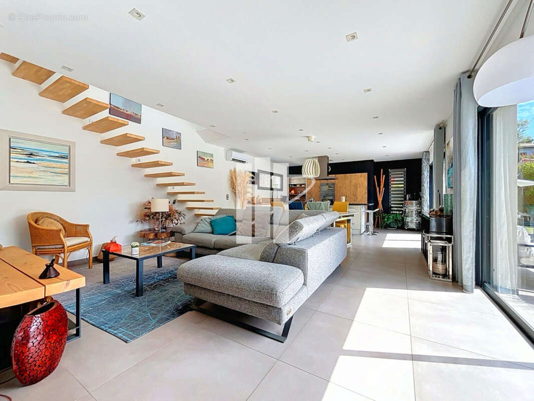  Villa contemporaine 5 pièces de 172m2 piscine, garage   Calme absolu, proche plage et centre  - photo 3