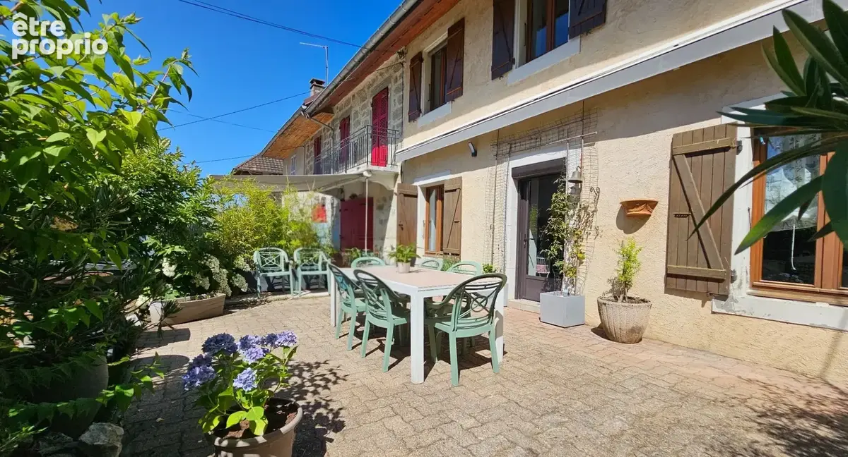 Authenticité et espace : grande maison mitoyenne en pierre avec 5 chambres à vendre à CHINDRIEUX avec garage et terrain proche d - photo 28