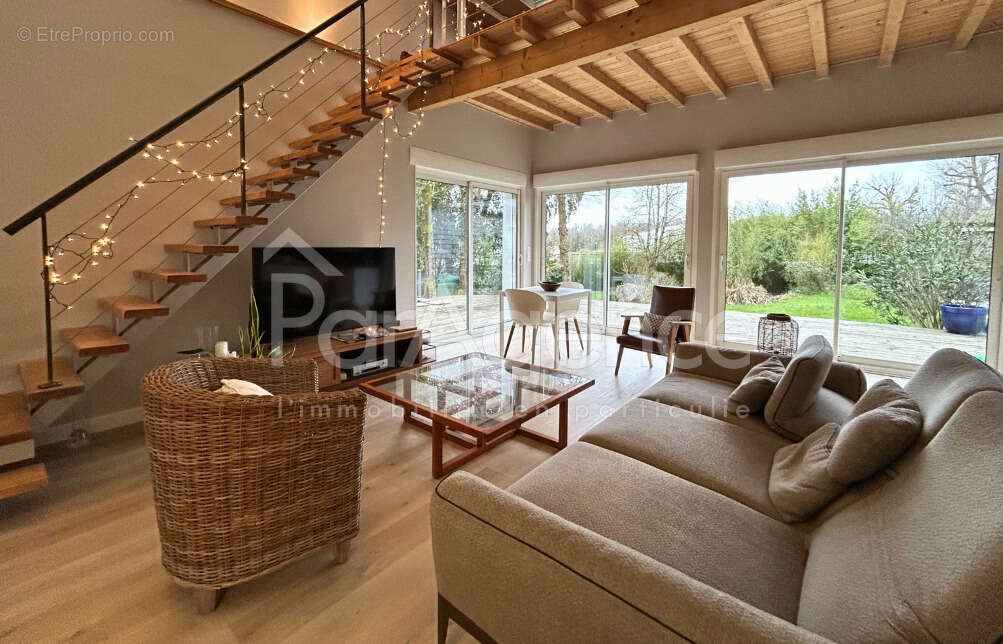 Maison à CHAILLEVETTE