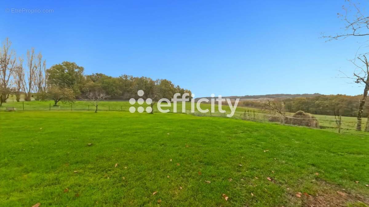 Maison à SAINT-PASTOUR