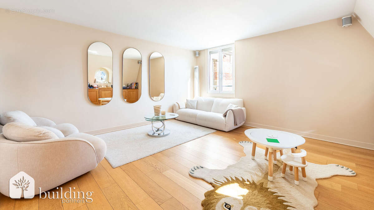 Appartement à PARIS-16E