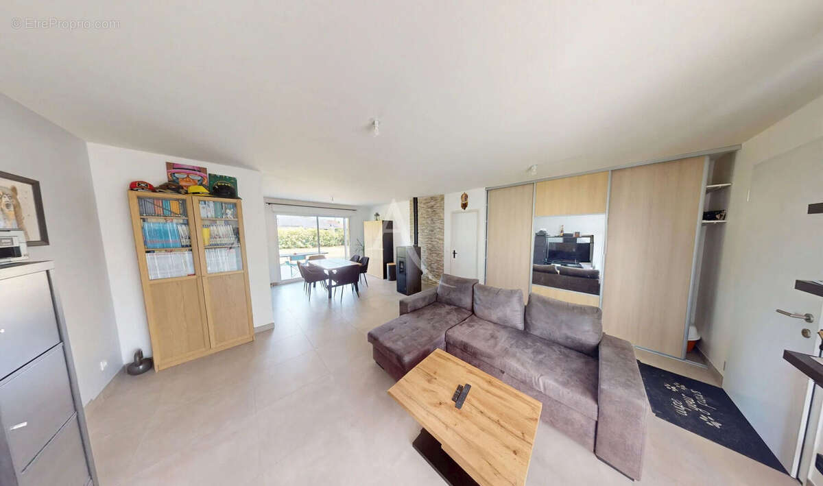Maison  4 pièce(s) 82.30 m2 SAINT-LYÉ-LA-FORÊT - photo 2