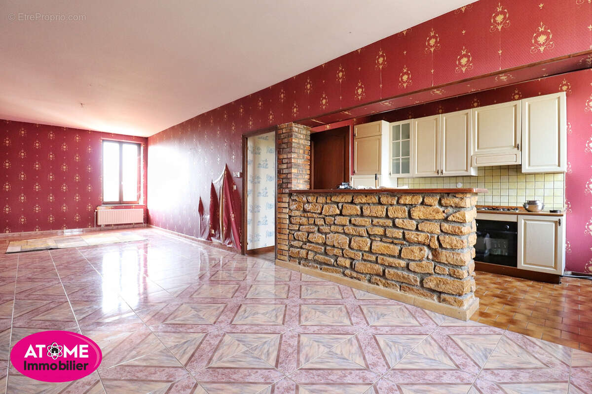 Maison à SAINT-PRIVAT-LA-MONTAGNE