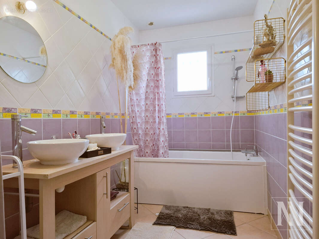 Maison à MONTSUZAIN