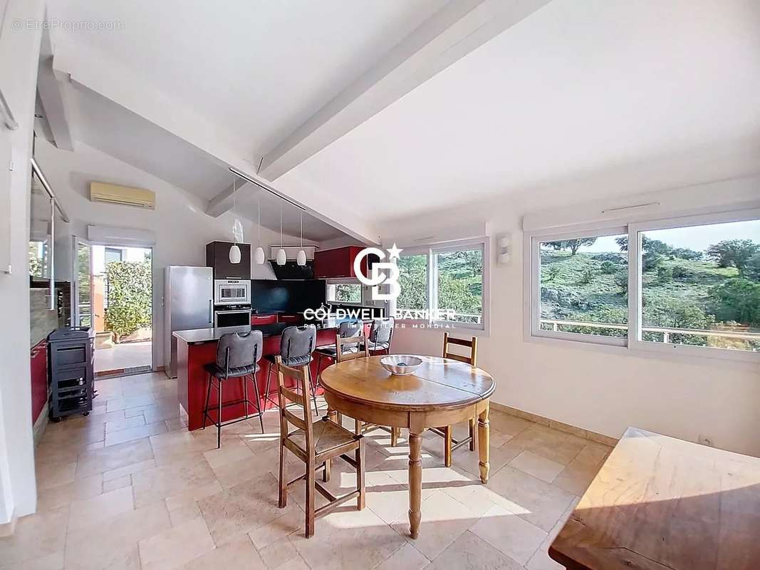 Maison à ROQUEBRUNE-SUR-ARGENS