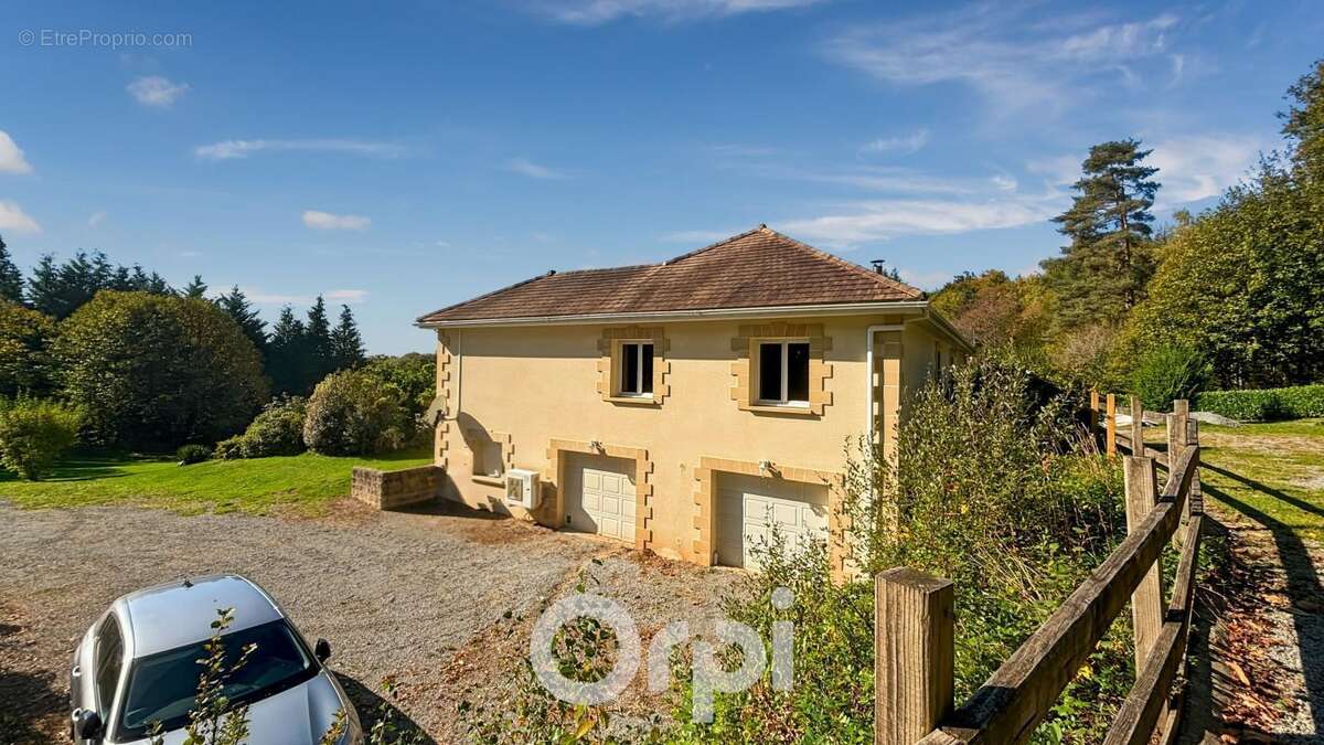 Maison à CHATELUS-LE-MARCHEIX