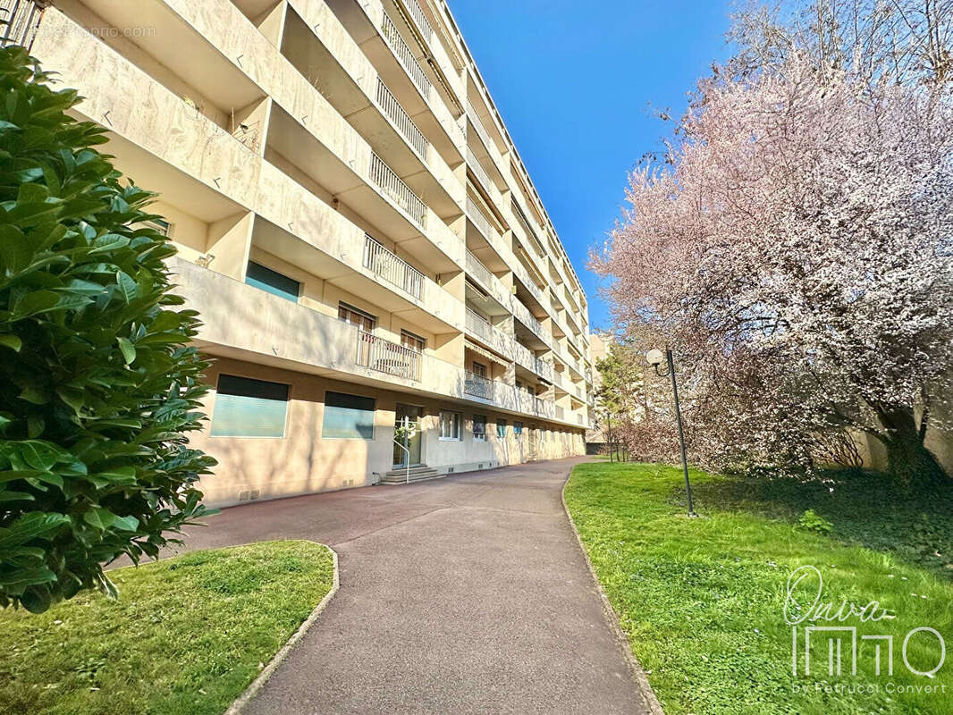 Gratte-Ciel/Tolstoï - T3 de 74m² avec balcon - photo 9