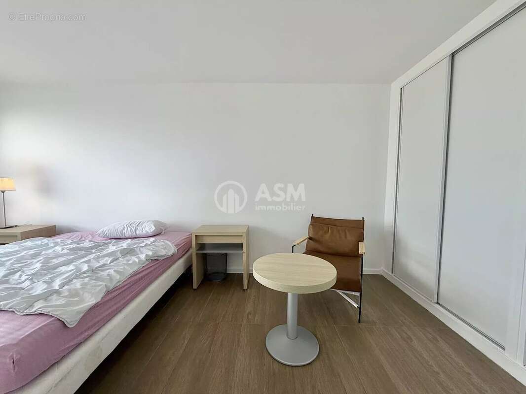 Appartement à COURBEVOIE