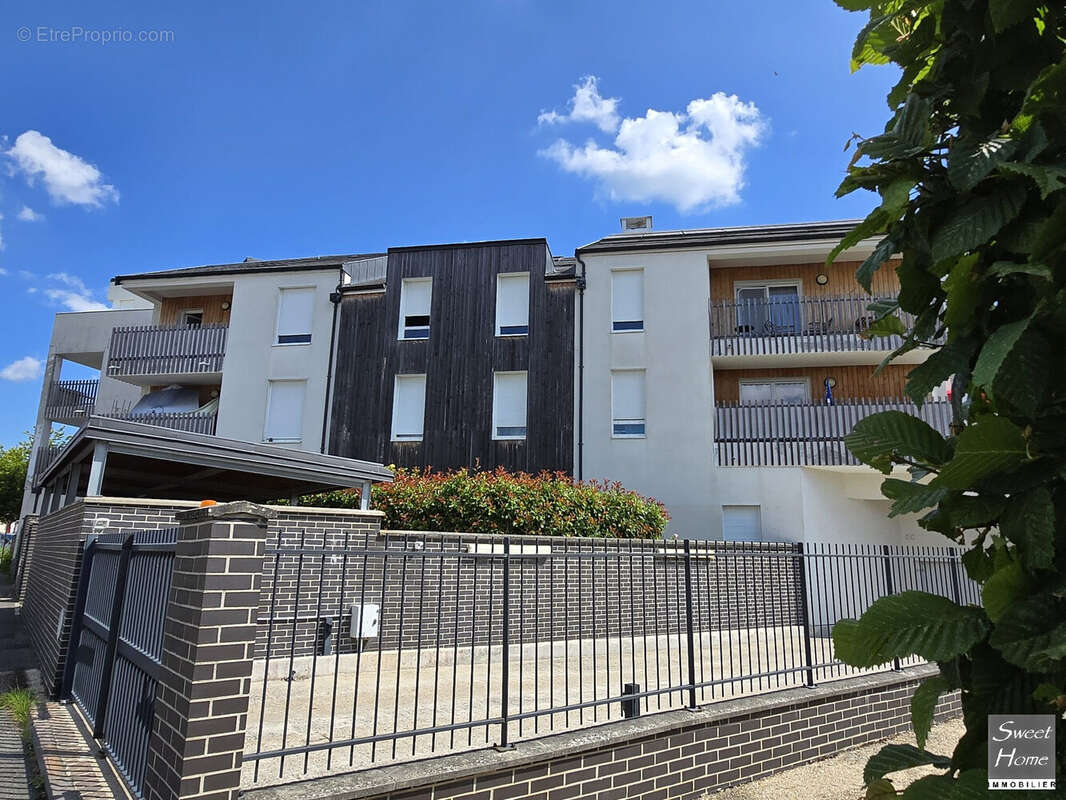 Appartement à MAGNY-LES-HAMEAUX