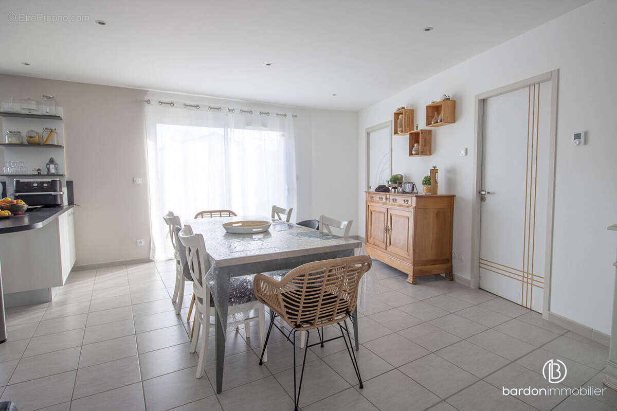 Maison à CHATEAUNEUF