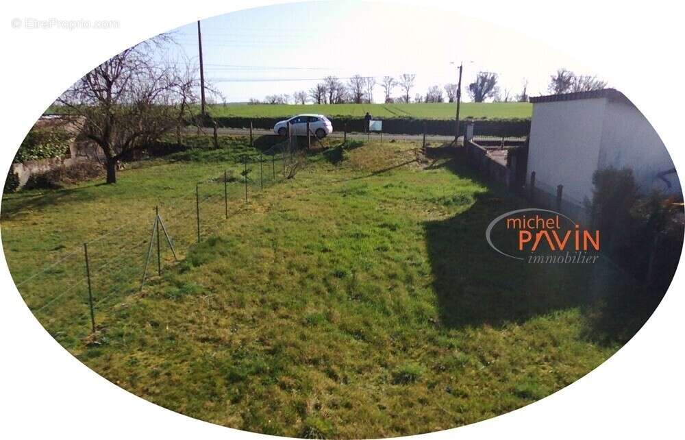 Terrain à MARSEILLES-LES-AUBIGNY