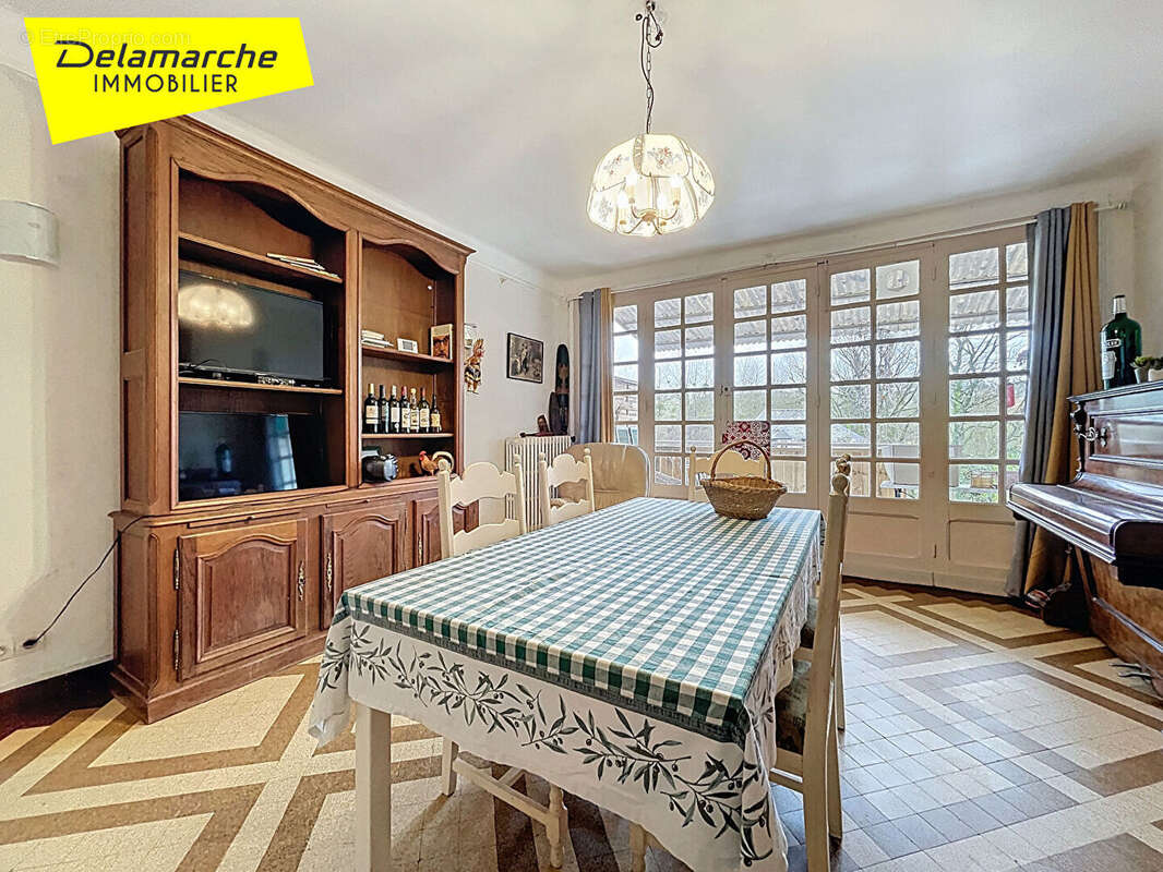 A VENDRE : Maison familiale dans le centre bourg de Pont Farcy - photo 6