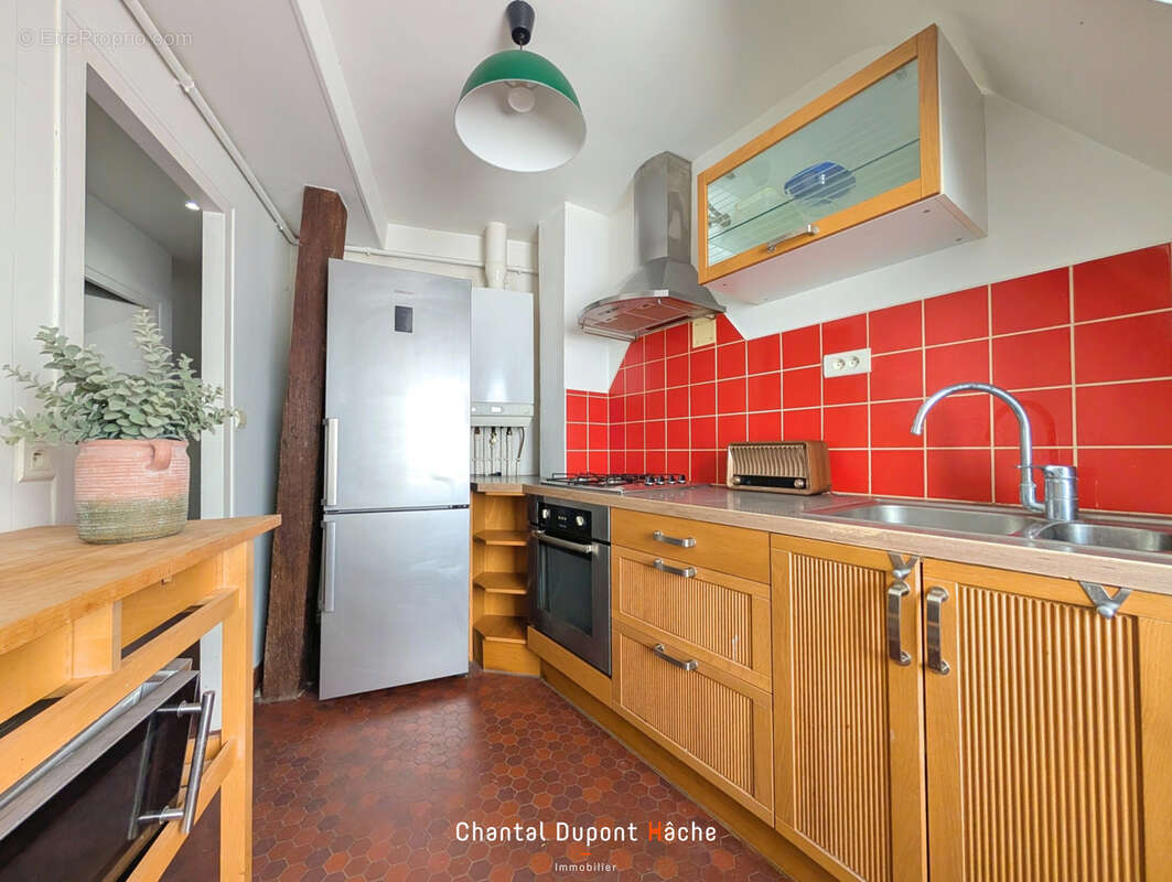 CHARTRES BASSE VILLE -  Appartement de charme dans un bel immeuble à colombages du XVIIème - photo 7