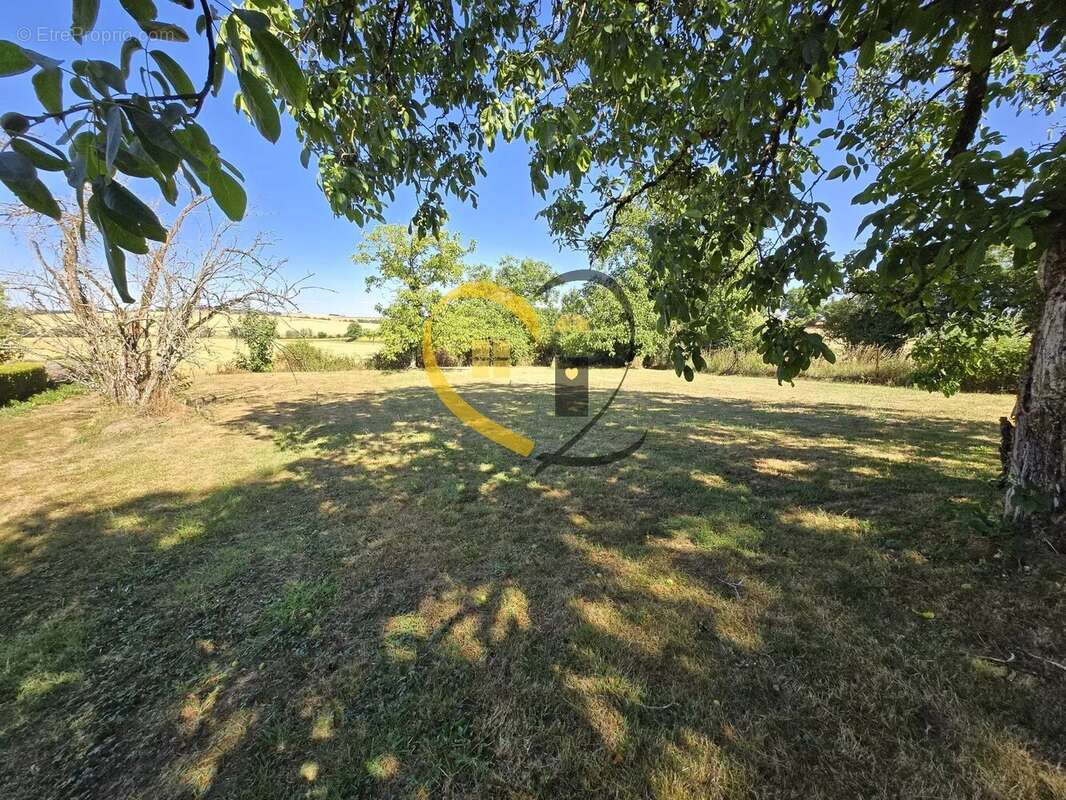À vendre – Maison de village à Humbligny (18250) - photo 32